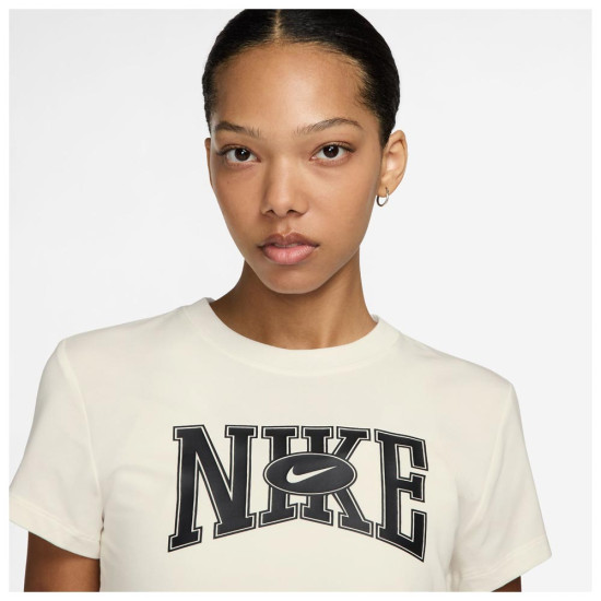 Nike Γυναικεία κοντομάνικη μπλούζα Sportswear Slim Cropped Tee Nike Γυναικεία κοντομάνικη μπλούζα Sportswear Slim Cropped Tee